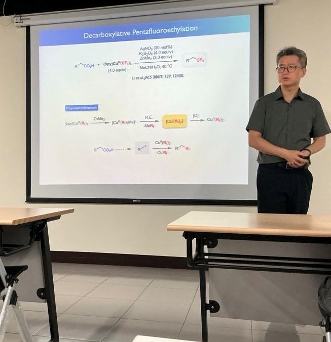 香港中文大學化學系徐哲教授